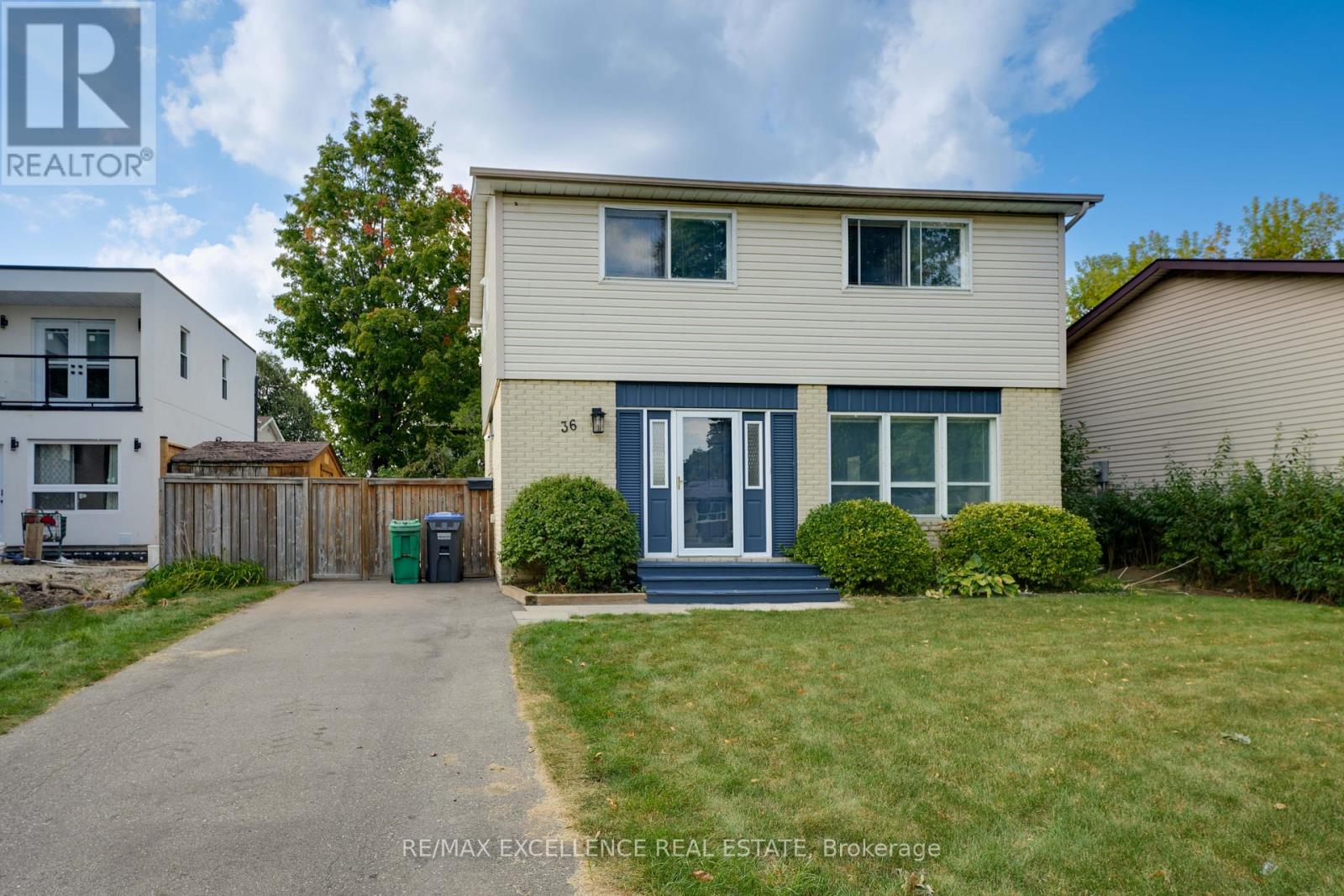 36 Herkley Drive, Brampton, Ontario  L6V 2E8 - Photo 2 - W12417516