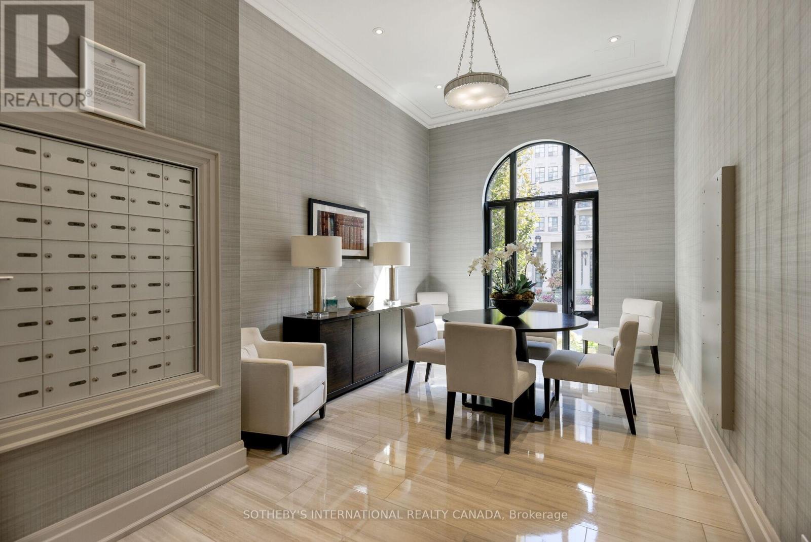 Th 2 - 4 The Kingsway, Toronto, Ontario  M8X 2T1 - Photo 44 - W12449212
