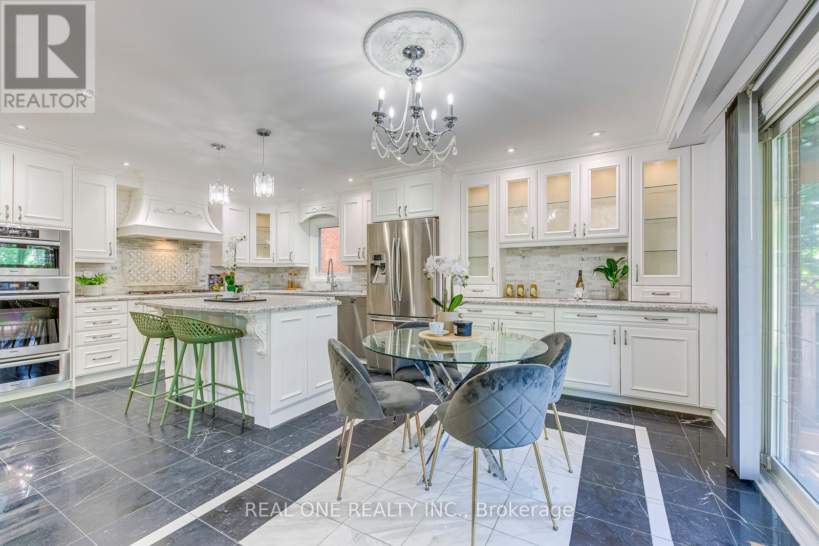 403 Glenashton Drive, Oakville, Ontario  L6H 4V7 - Photo 1 - W12436338