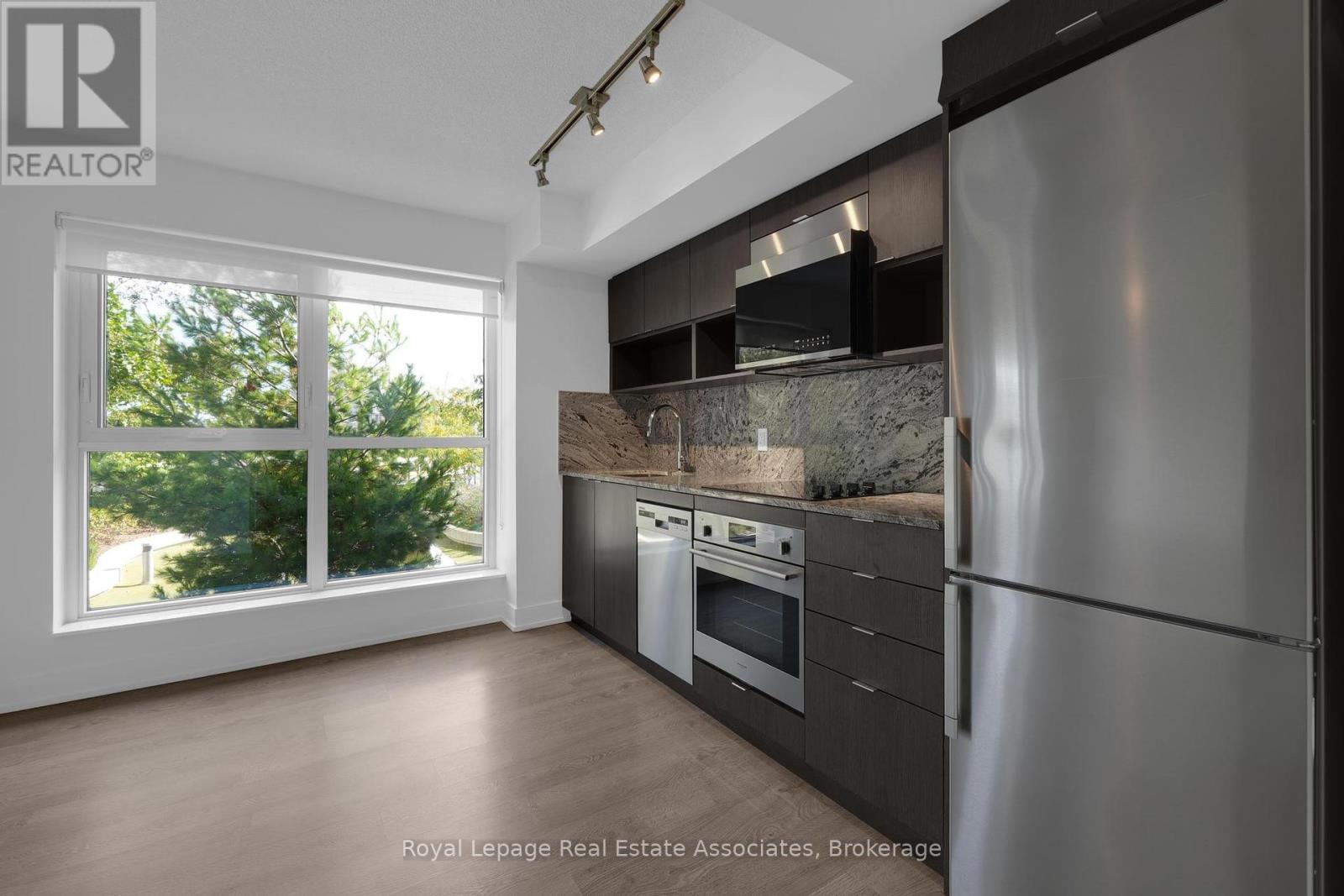 323 - 9 Mabelle Avenue, Toronto, Ontario  M9A 0E1 - Photo 3 - W12404113