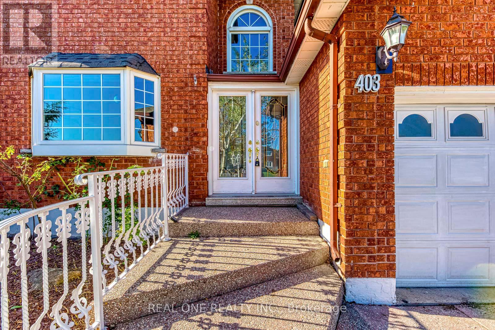 403 Glenashton Drive, Oakville, Ontario  L6H 4V7 - Photo 4 - W12436338