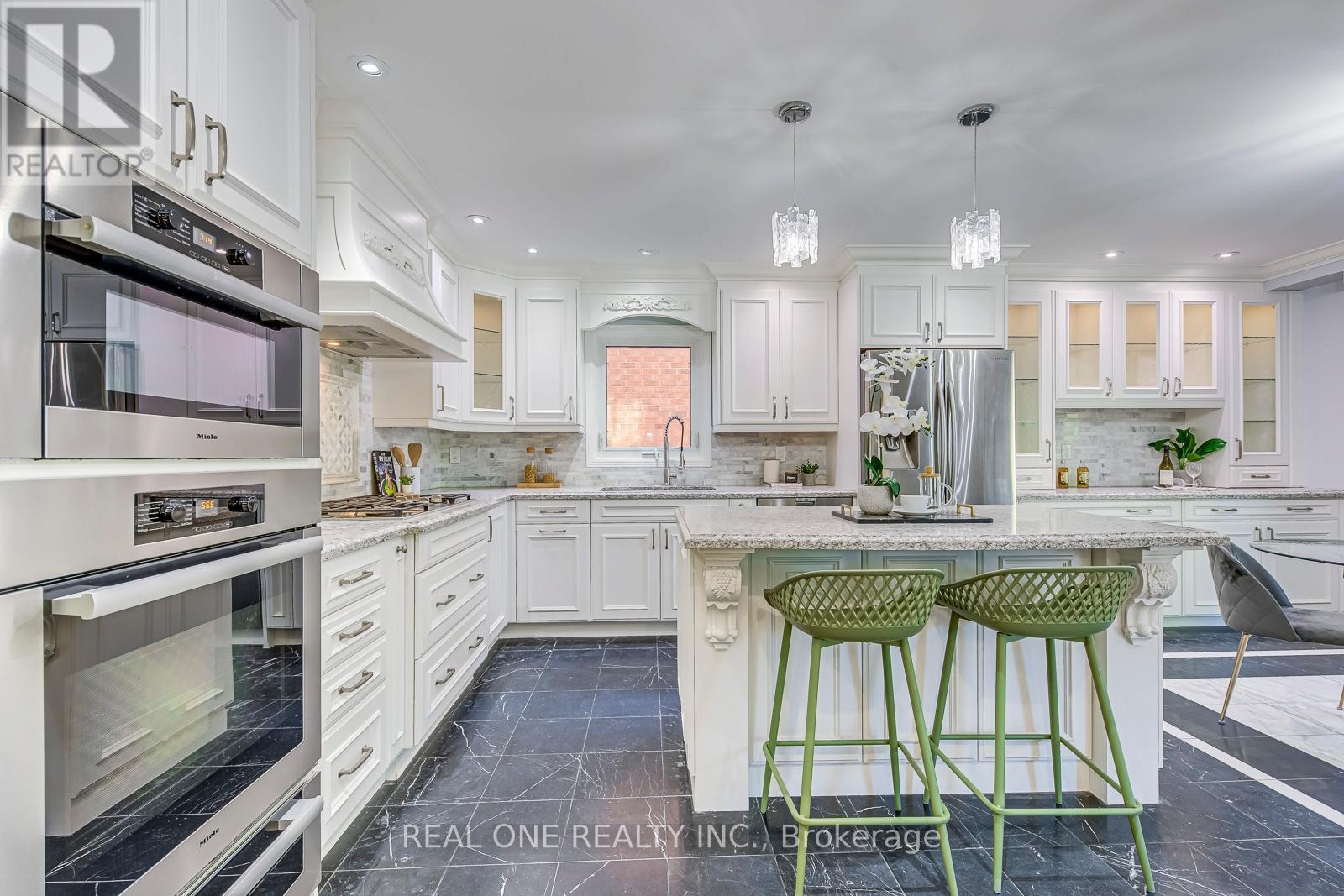 403 Glenashton Drive, Oakville, Ontario  L6H 4V7 - Photo 12 - W12436338