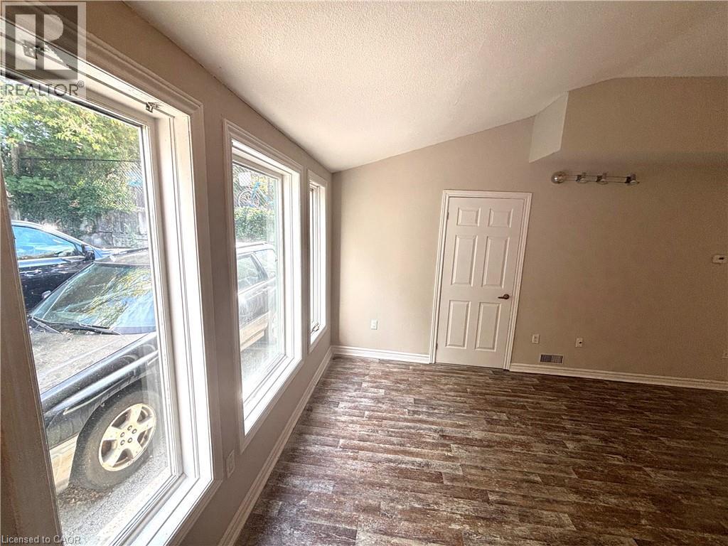 40 Cootes Drive, Dundas, Ontario  L9H 1B3 - Photo 3 - 40777136