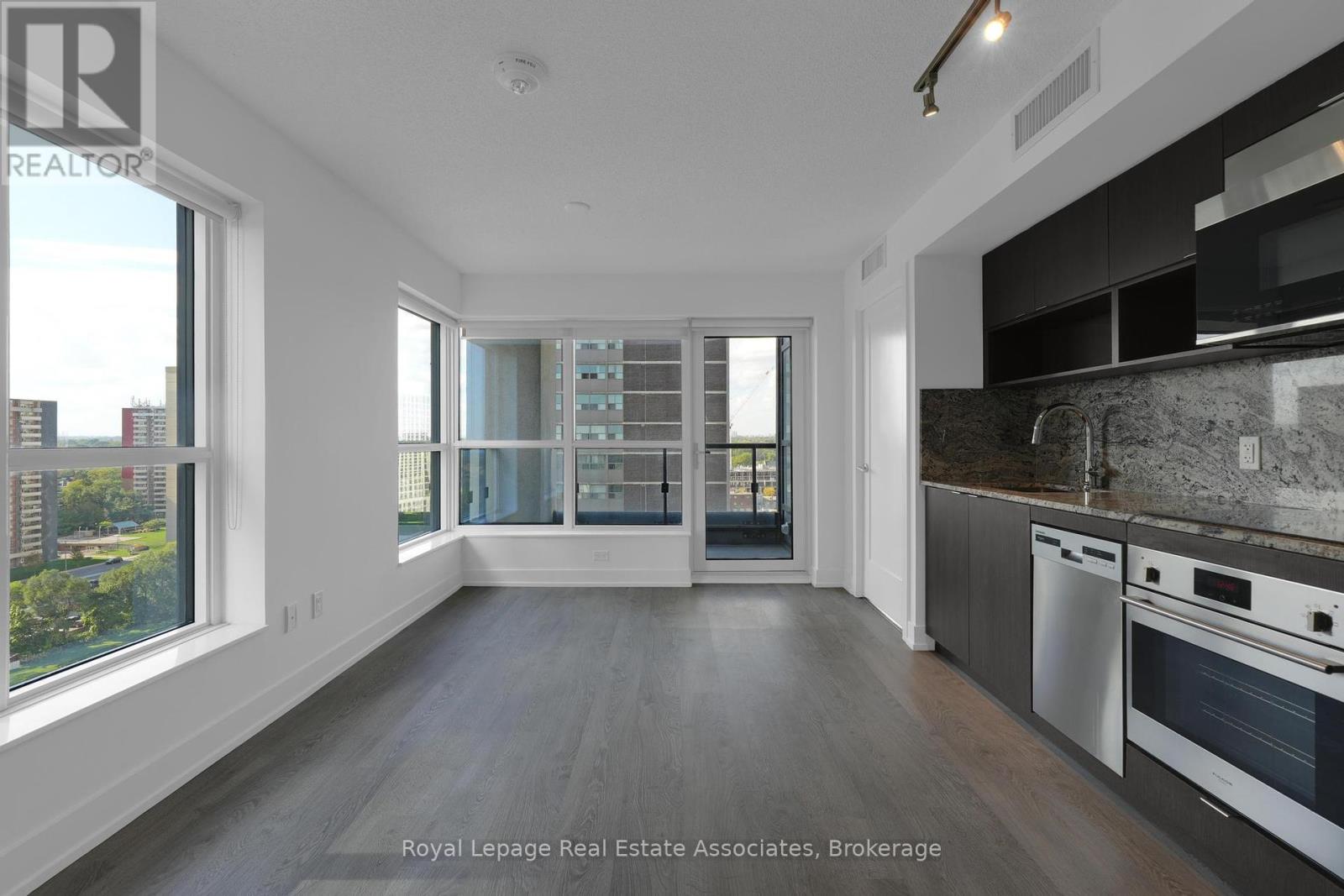1516 - 9 Mabelle Avenue, Toronto, Ontario  M9A 0E1 - Photo 4 - W12359669
