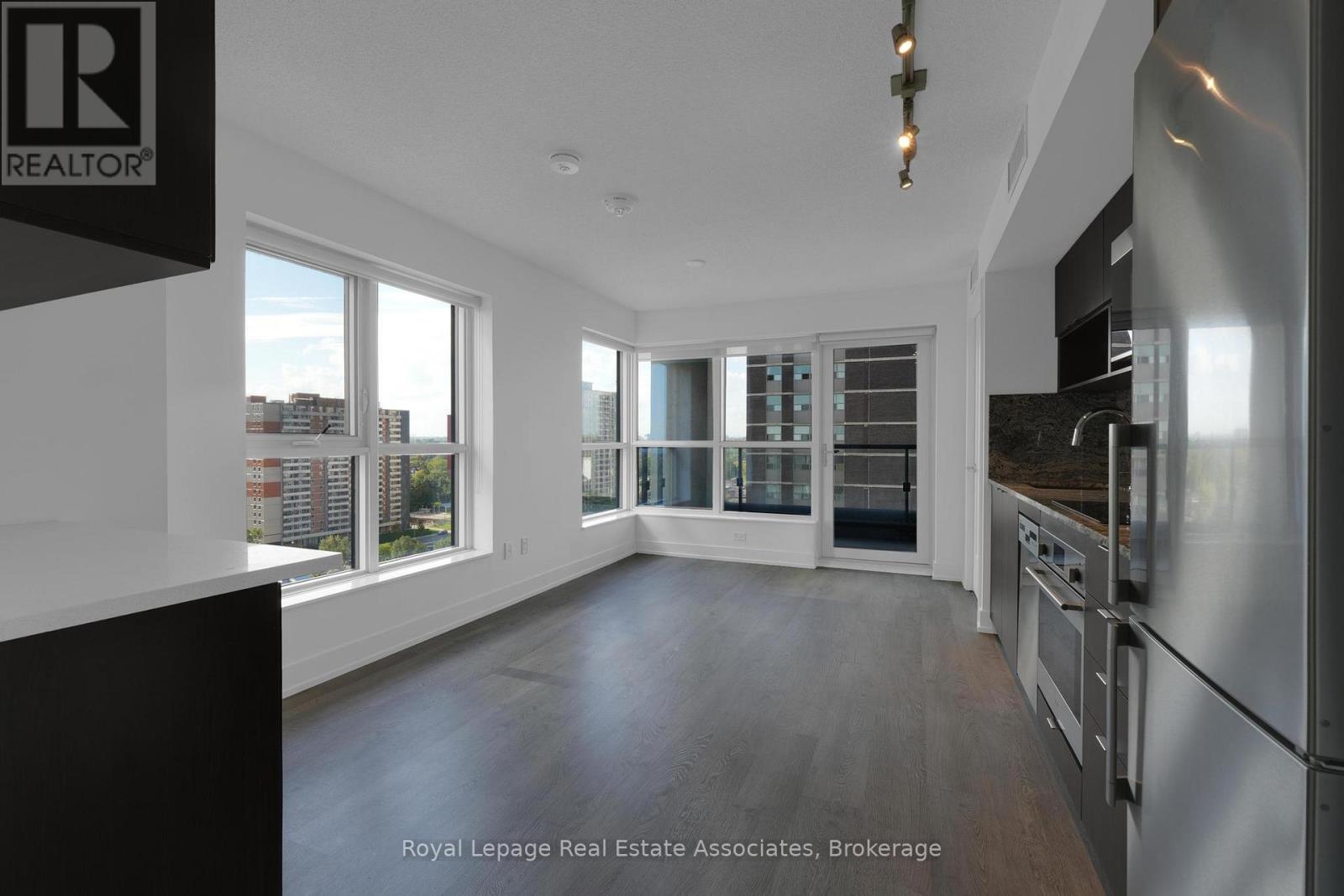 1516 - 9 Mabelle Avenue, Toronto, Ontario  M9A 0E1 - Photo 3 - W12359669