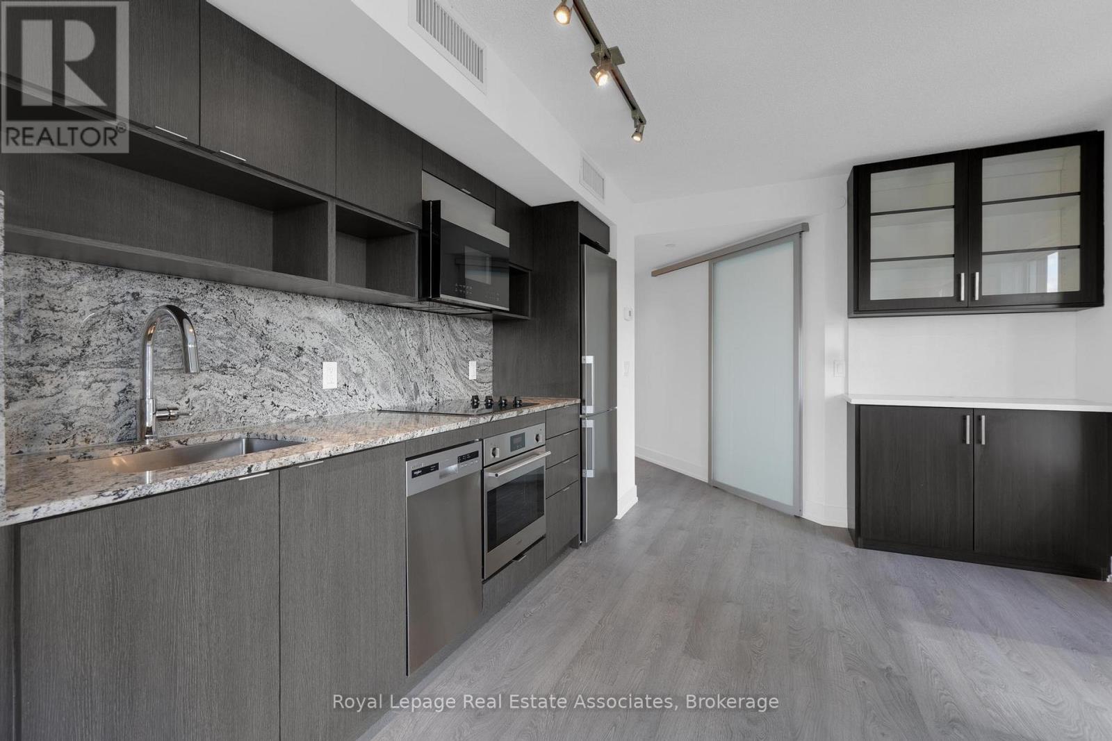 1516 - 9 Mabelle Avenue, Toronto, Ontario  M9A 0E1 - Photo 5 - W12359669