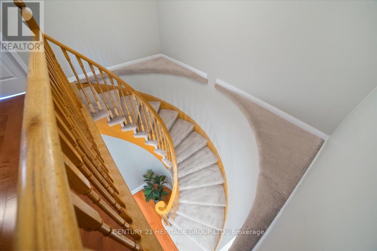 3954 Coachman Circle, Mississauga, Ontario  L5M 6R3 - Photo 17 - W12441621