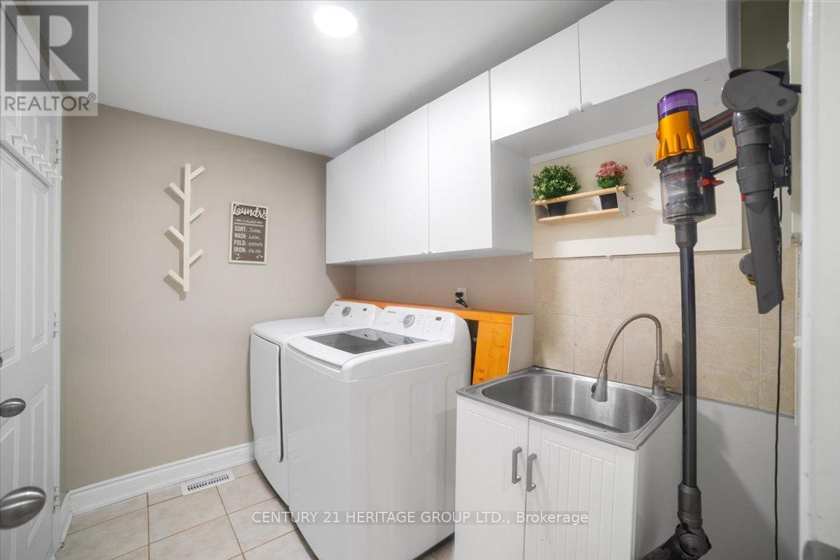 3954 Coachman Circle, Mississauga, Ontario  L5M 6R3 - Photo 15 - W12441621