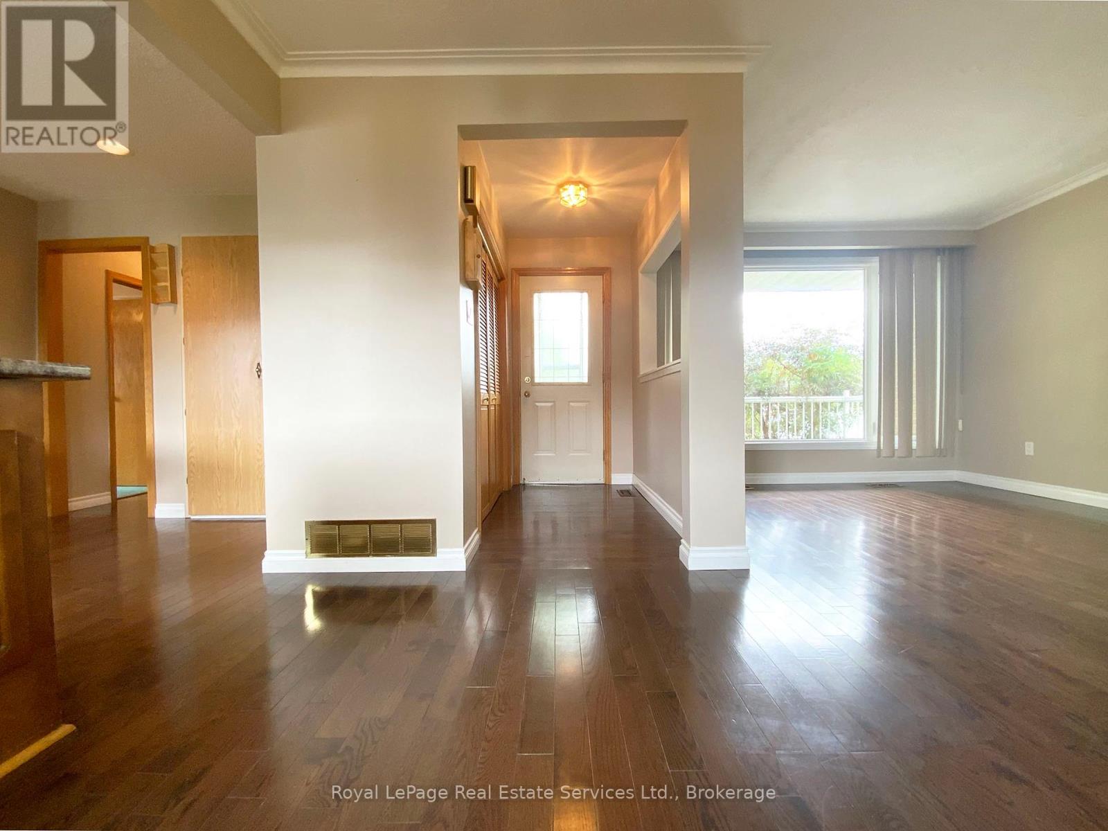 2072 Bridge Road, Oakville, Ontario  L6L 2E9 - Photo 9 - W12188724