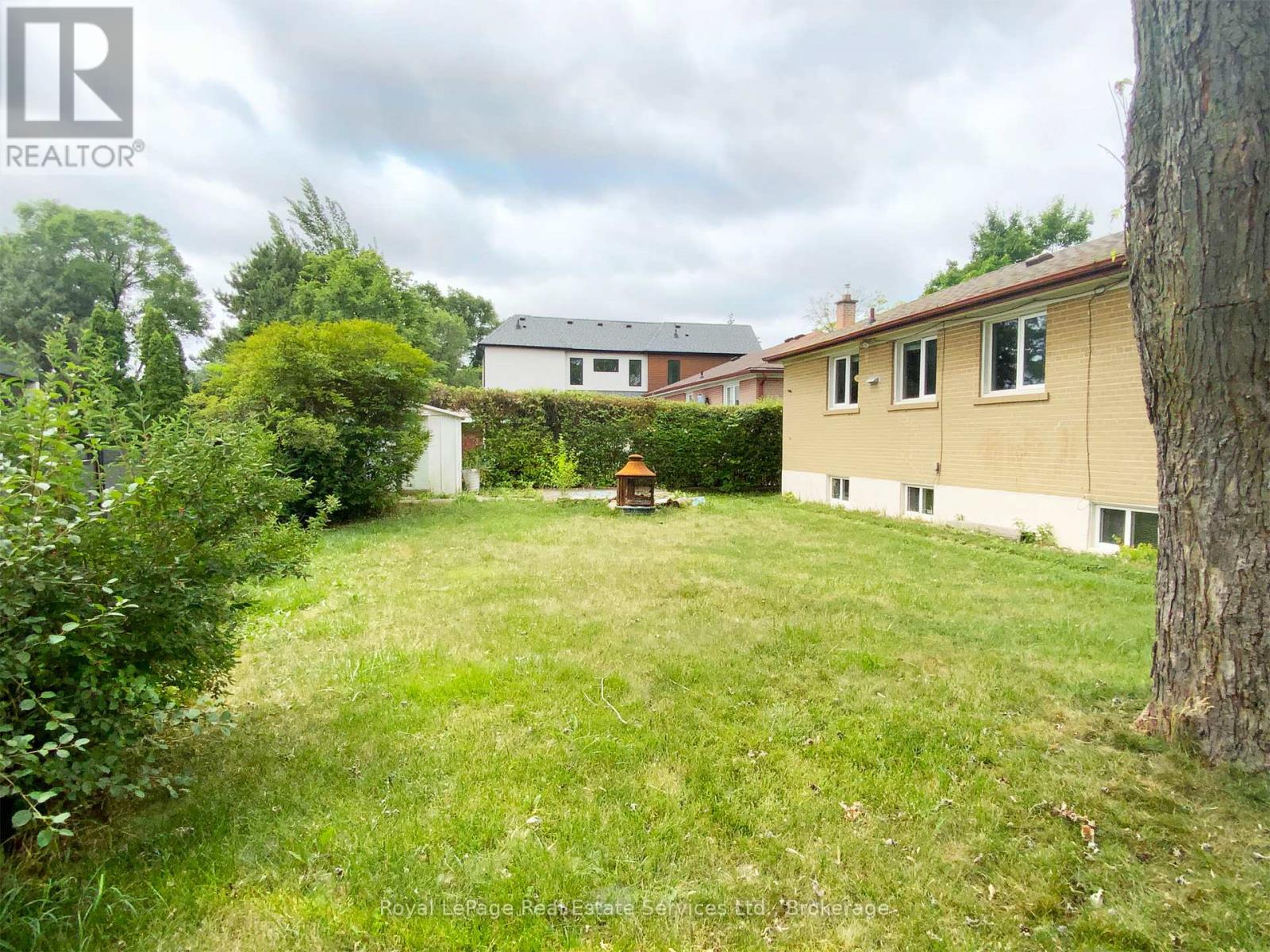2072 Bridge Road, Oakville, Ontario  L6L 2E9 - Photo 6 - W12188724