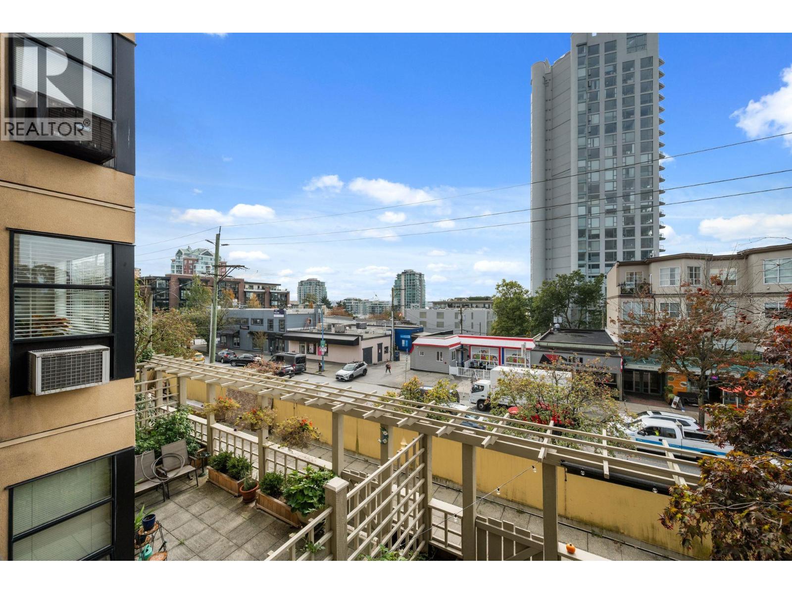 301 124 W 3rd Street, North Vancouver, British Columbia  V7M 1E8 - Photo 11 - R3055894