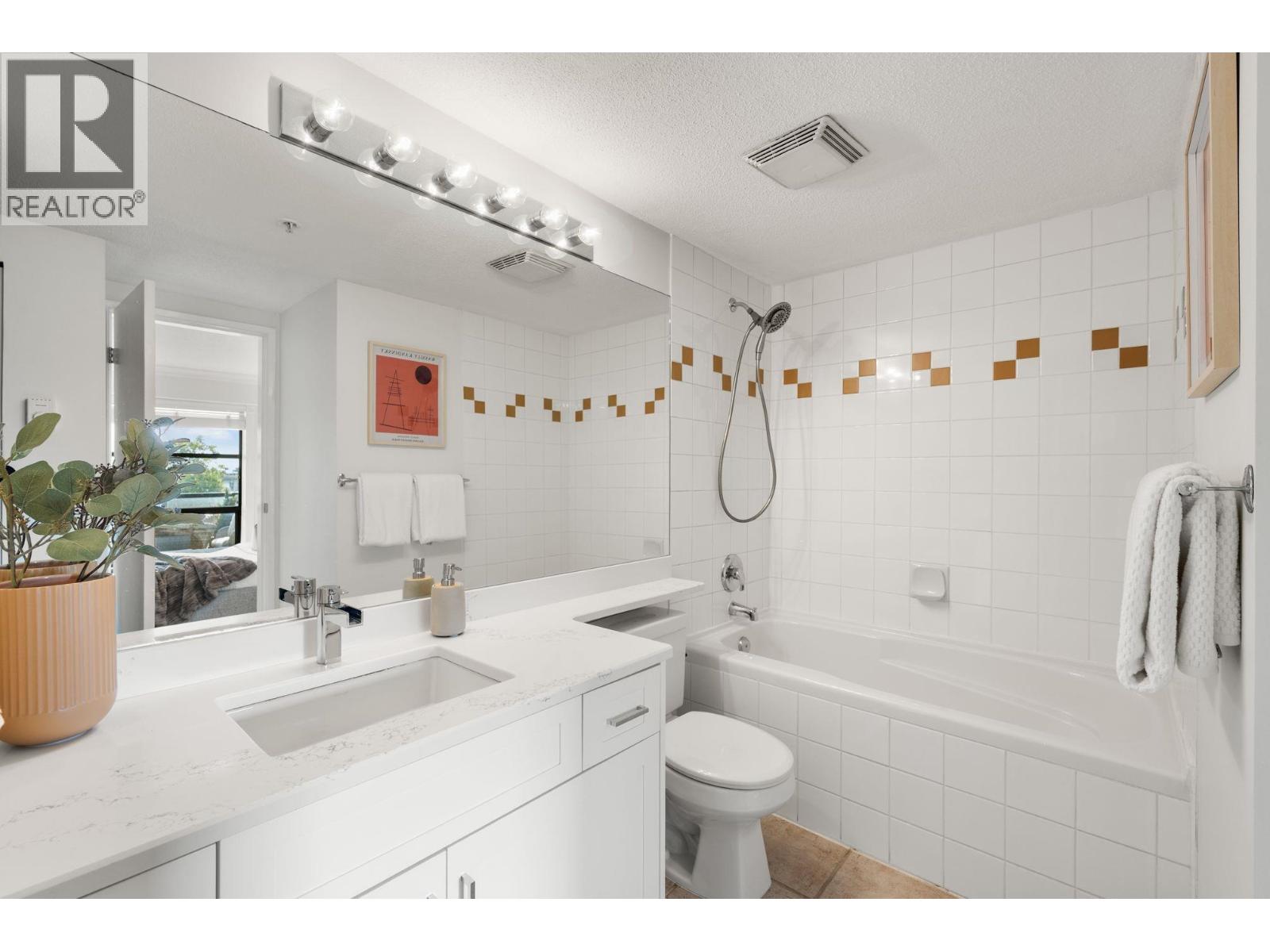 301 124 W 3rd Street, North Vancouver, British Columbia  V7M 1E8 - Photo 20 - R3055894