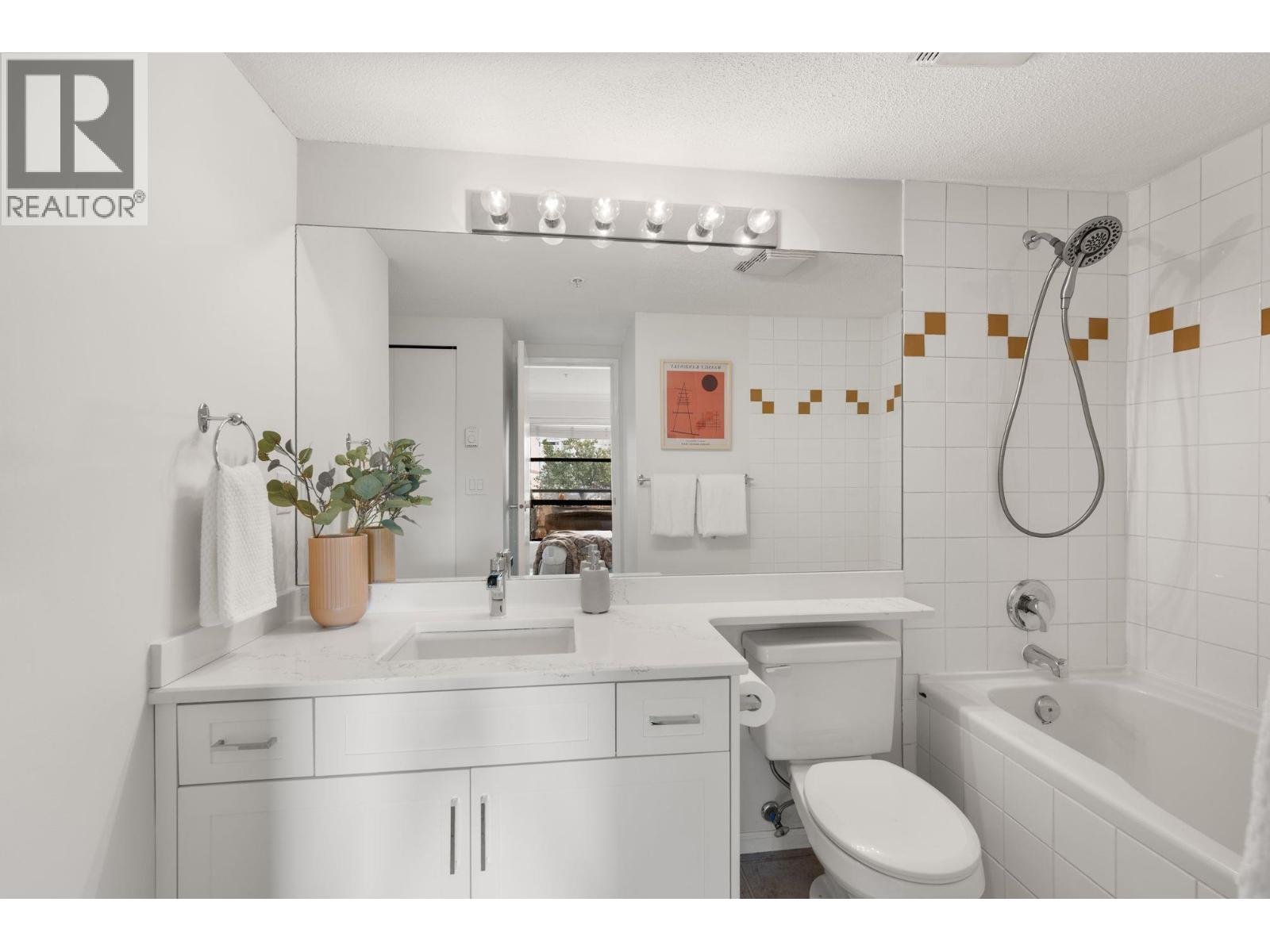 301 124 W 3rd Street, North Vancouver, British Columbia  V7M 1E8 - Photo 21 - R3055894