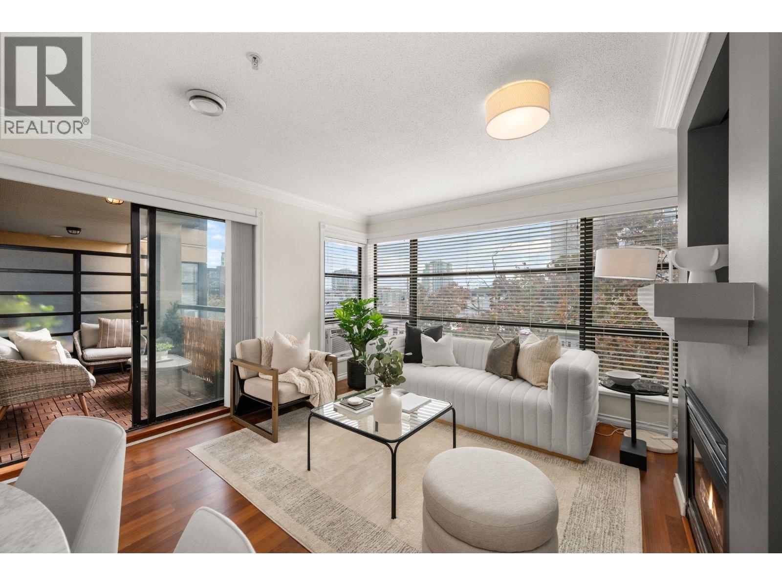 301 124 W 3RD STREET, North Vancouver, British Columbia