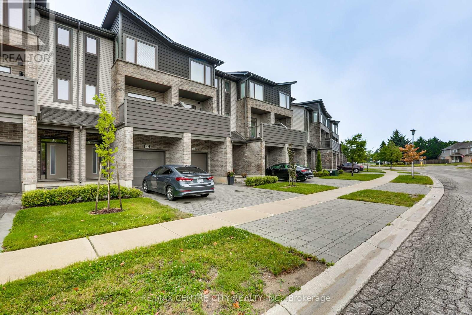 2104 Meadowgate Boulevard, London South, Ontario  N6M 0H5 - Photo 2 - X12449452