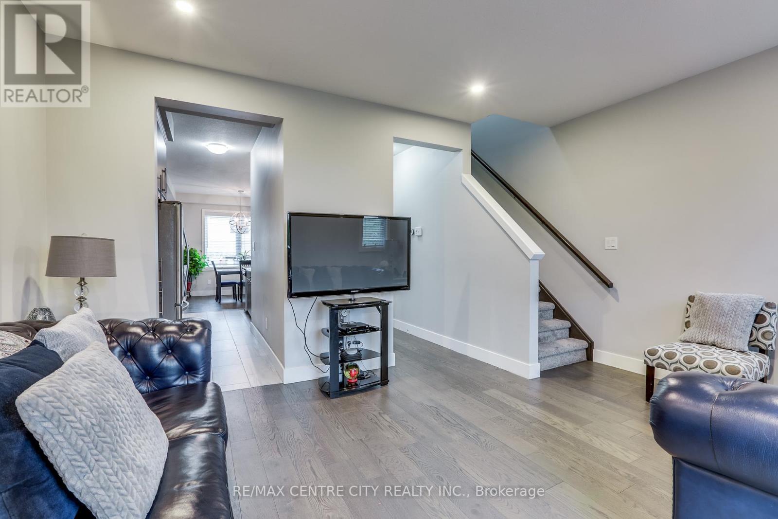 2104 Meadowgate Boulevard, London South, Ontario  N6M 0H5 - Photo 25 - X12449452