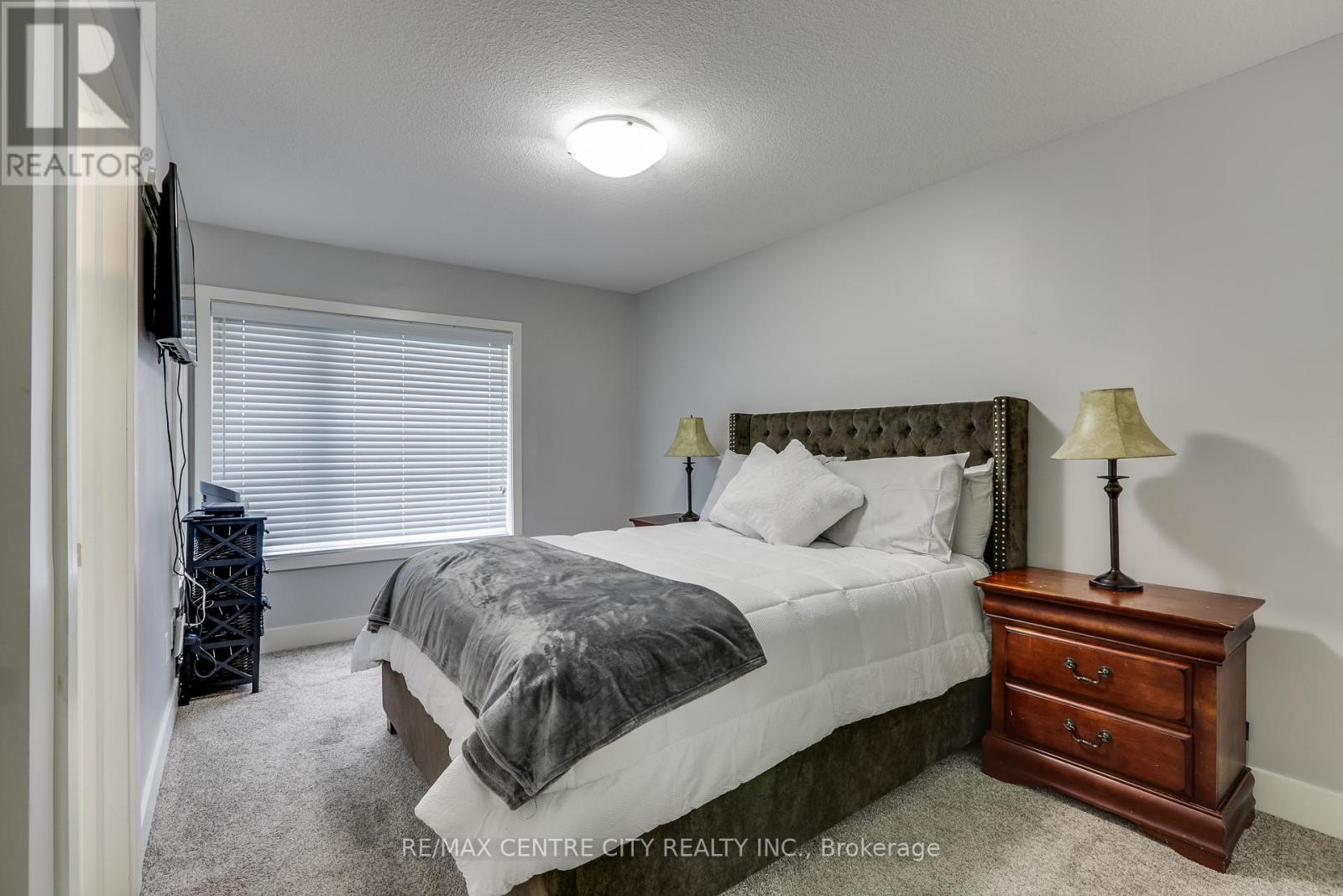 2104 Meadowgate Boulevard, London South, Ontario  N6M 0H5 - Photo 37 - X12449452