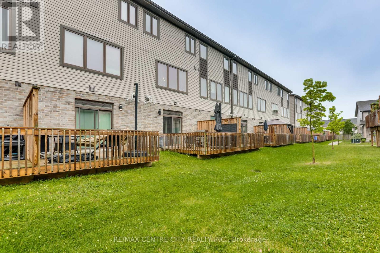 2104 Meadowgate Boulevard, London South, Ontario  N6M 0H5 - Photo 42 - X12449452