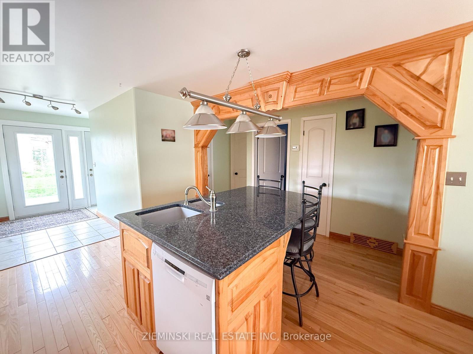 58 Marion Street, Iroquois Falls, Ontario  P0K 1G0 - Photo 5 - T12449420