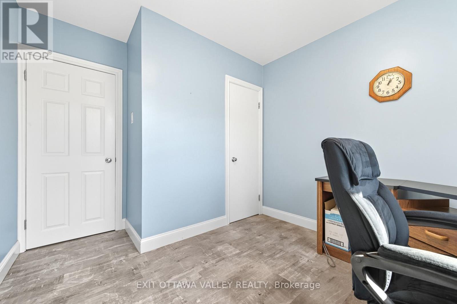85 Frontenac Crescent, Deep River, Ontario  K0J 1P0 - Photo 14 - X12449383