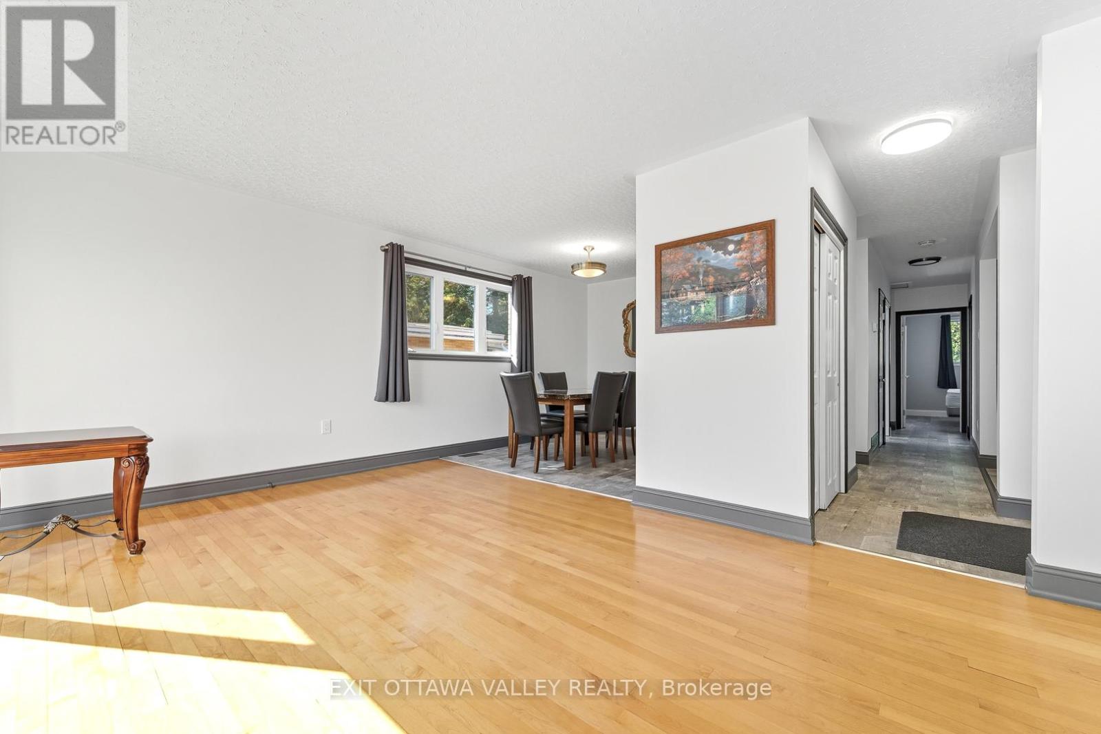 85 Frontenac Crescent, Deep River, Ontario  K0J 1P0 - Photo 2 - X12449383