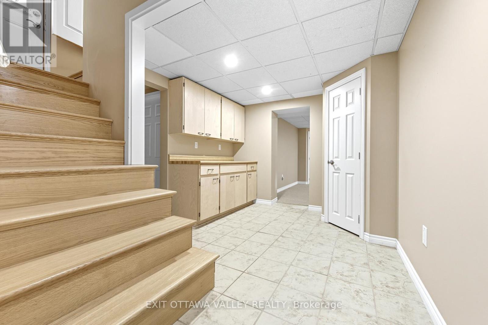 85 Frontenac Crescent, Deep River, Ontario  K0J 1P0 - Photo 21 - X12449383