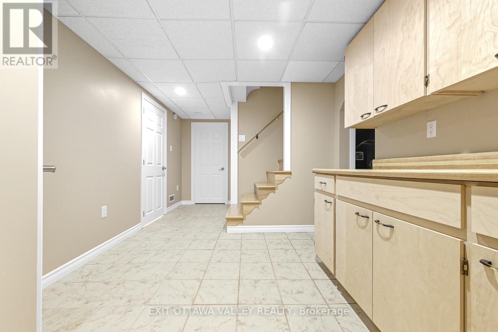 85 Frontenac Crescent, Deep River, Ontario  K0J 1P0 - Photo 22 - X12449383