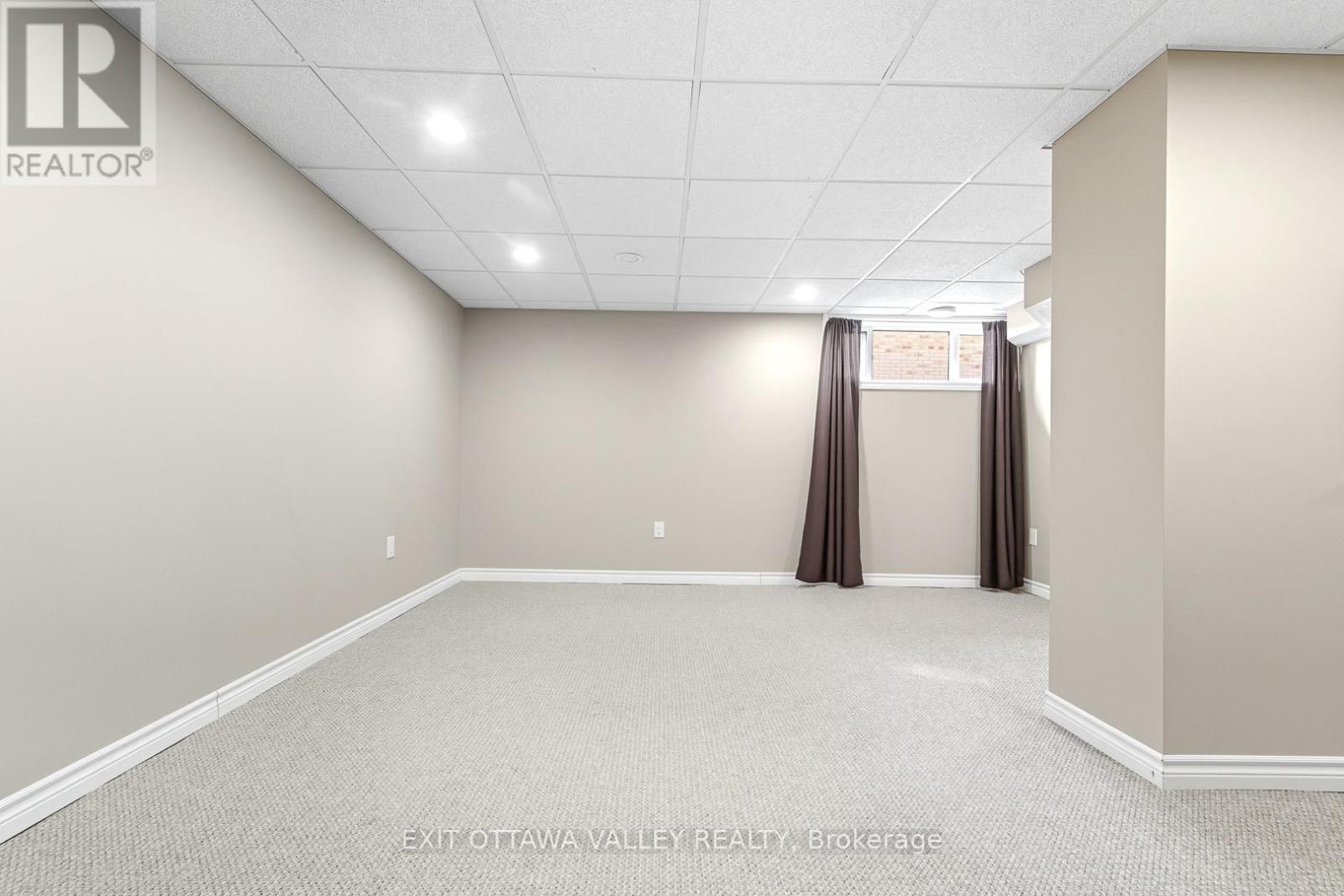 85 Frontenac Crescent, Deep River, Ontario  K0J 1P0 - Photo 25 - X12449383