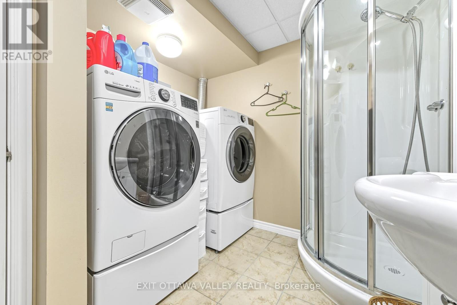 85 Frontenac Crescent, Deep River, Ontario  K0J 1P0 - Photo 27 - X12449383
