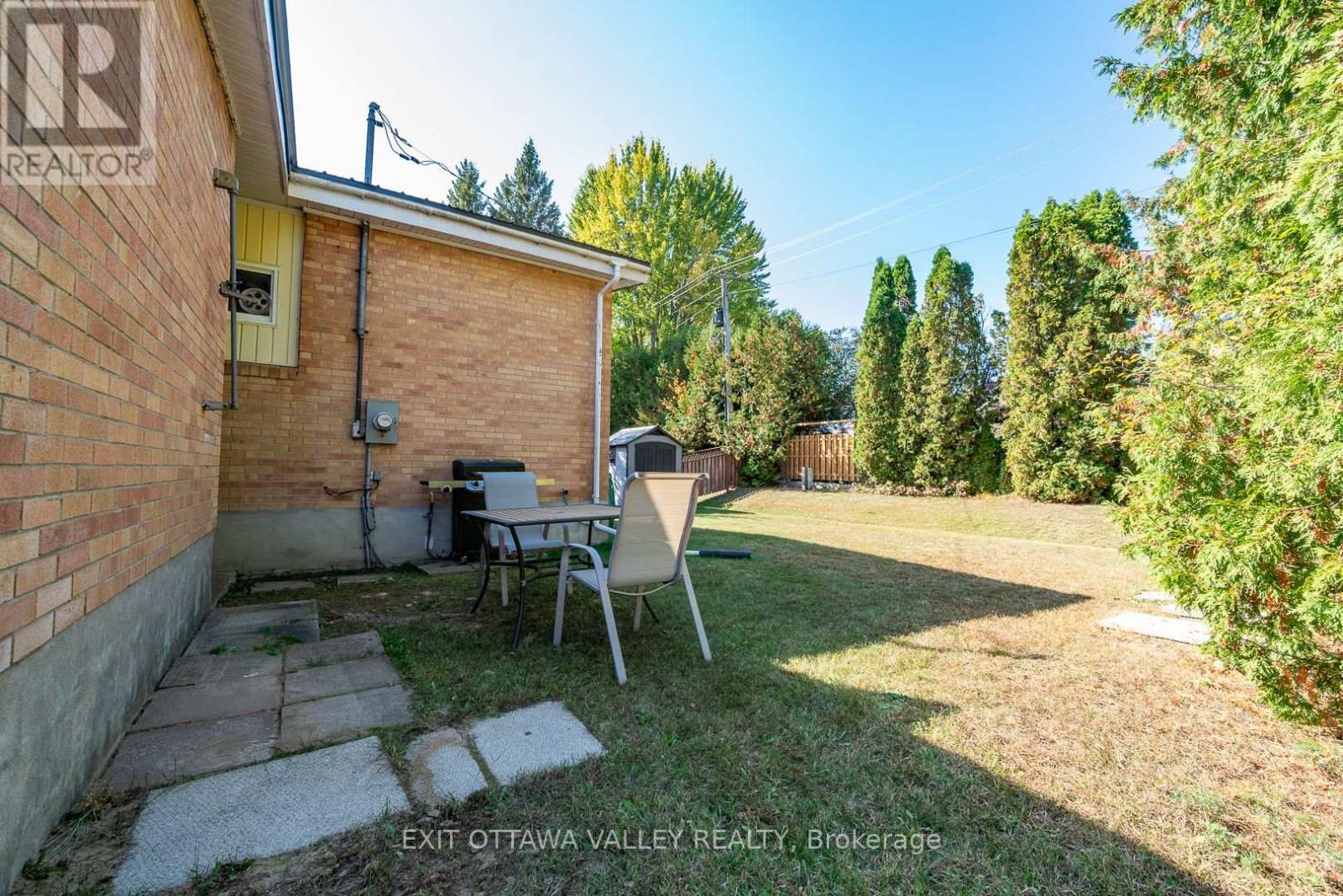 85 Frontenac Crescent, Deep River, Ontario  K0J 1P0 - Photo 29 - X12449383
