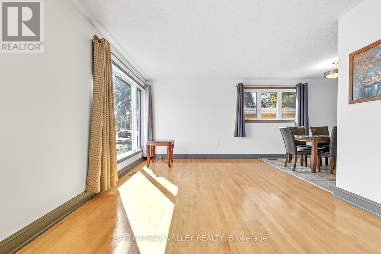 85 Frontenac Crescent, Deep River, Ontario  K0J 1P0 - Photo 3 - X12449383