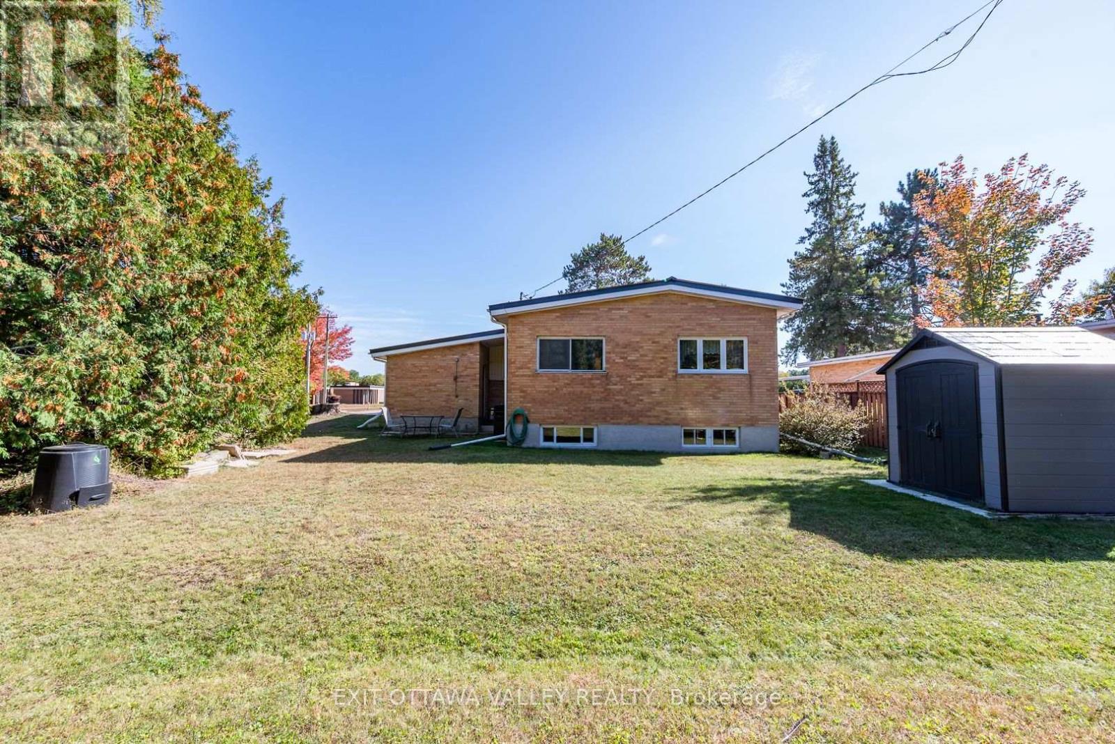 85 Frontenac Crescent, Deep River, Ontario  K0J 1P0 - Photo 30 - X12449383