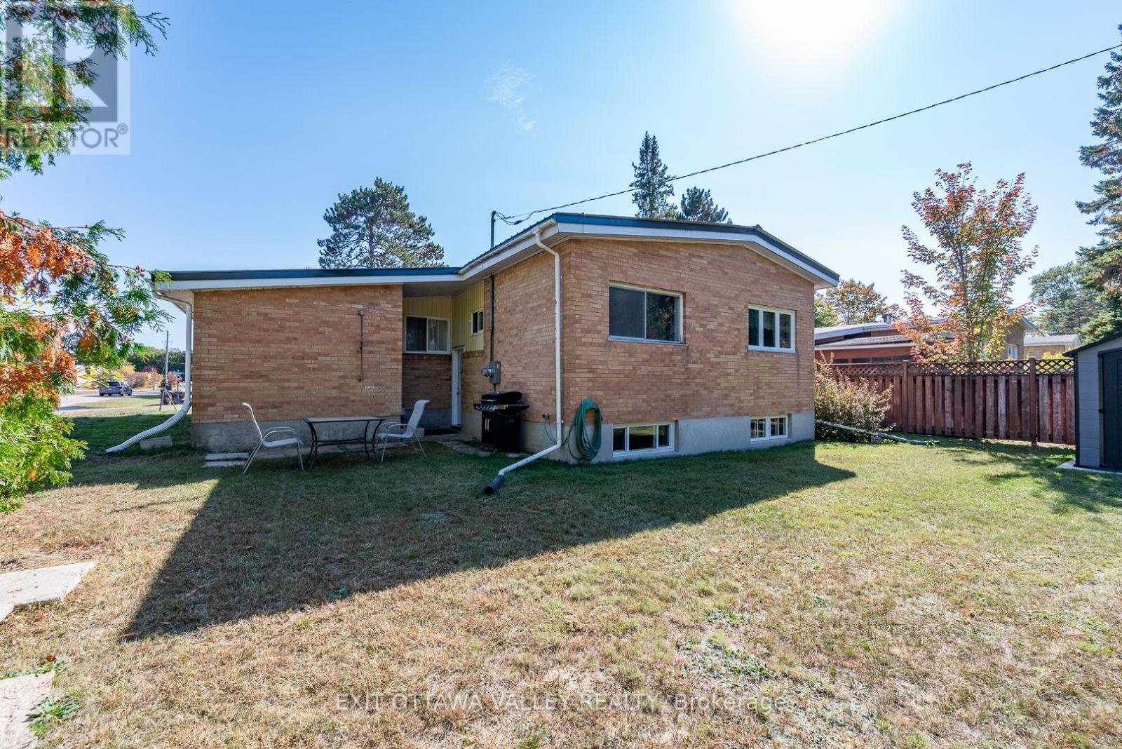 85 Frontenac Crescent, Deep River, Ontario  K0J 1P0 - Photo 31 - X12449383
