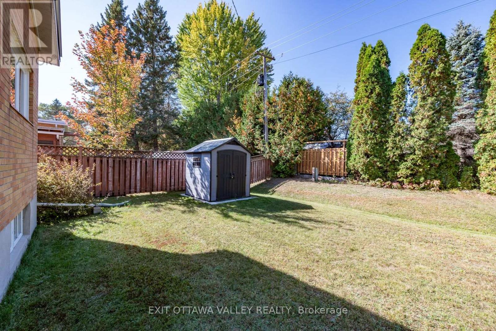 85 Frontenac Crescent, Deep River, Ontario  K0J 1P0 - Photo 32 - X12449383