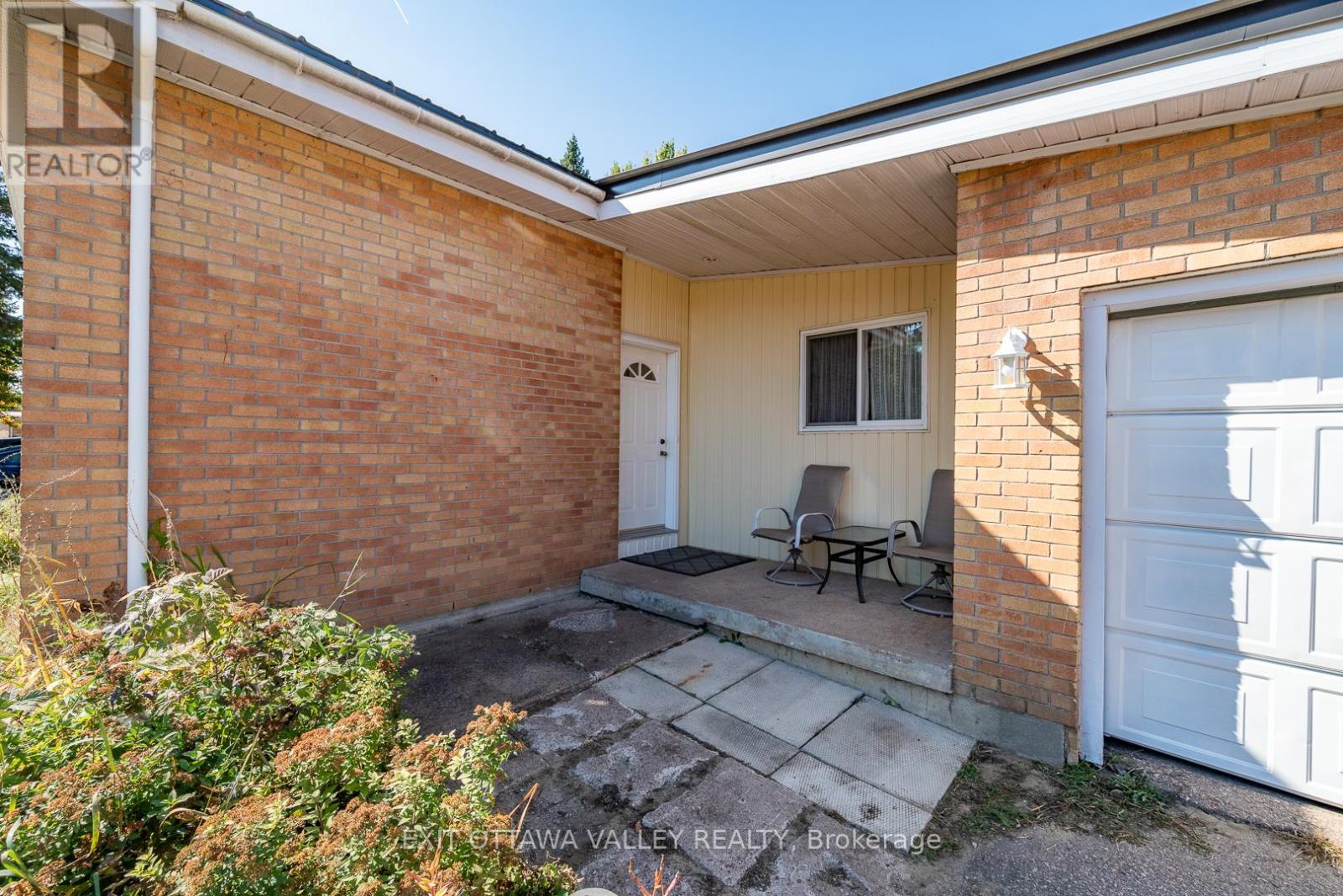 85 Frontenac Crescent, Deep River, Ontario  K0J 1P0 - Photo 33 - X12449383