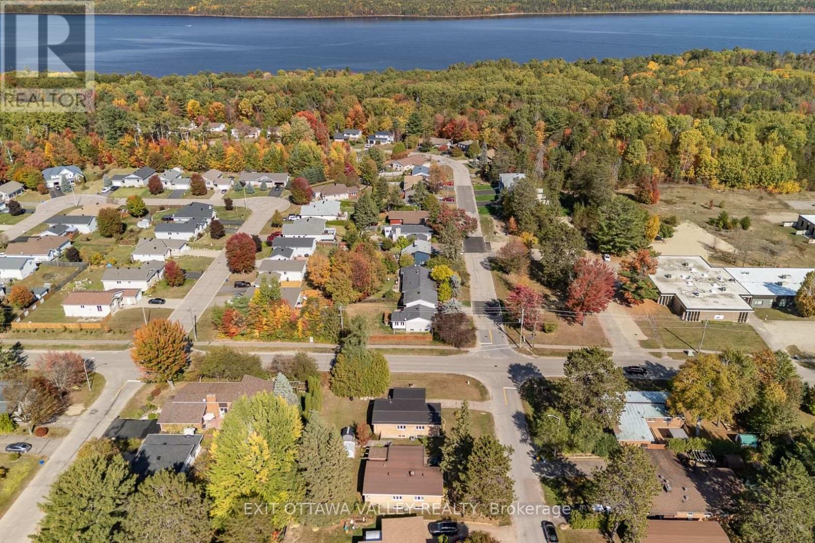 85 Frontenac Crescent, Deep River, Ontario  K0J 1P0 - Photo 36 - X12449383