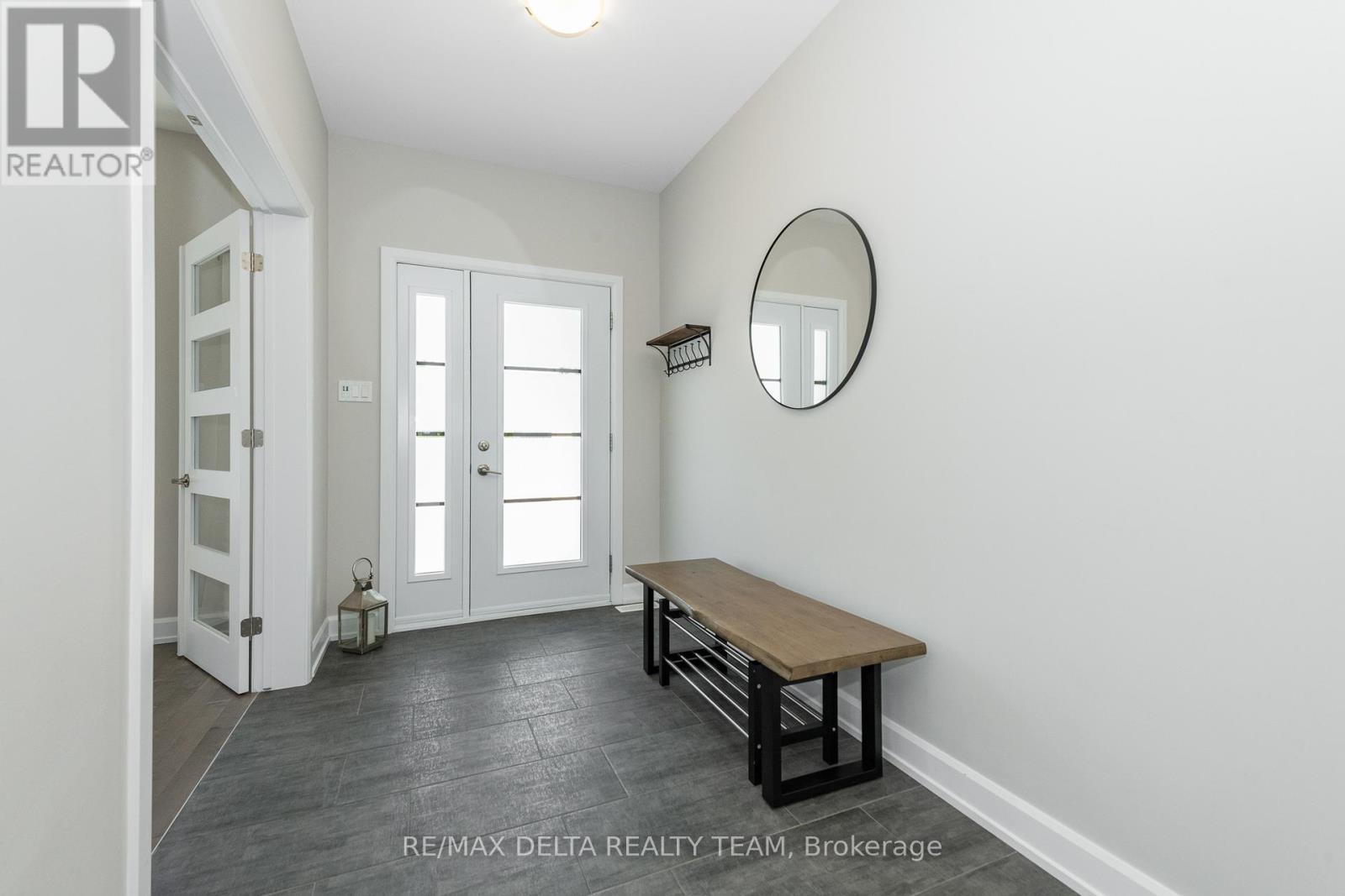 688 Geneva Crescent, Russell, Ontario  K0A 1W0 - Photo 3 - X12449379