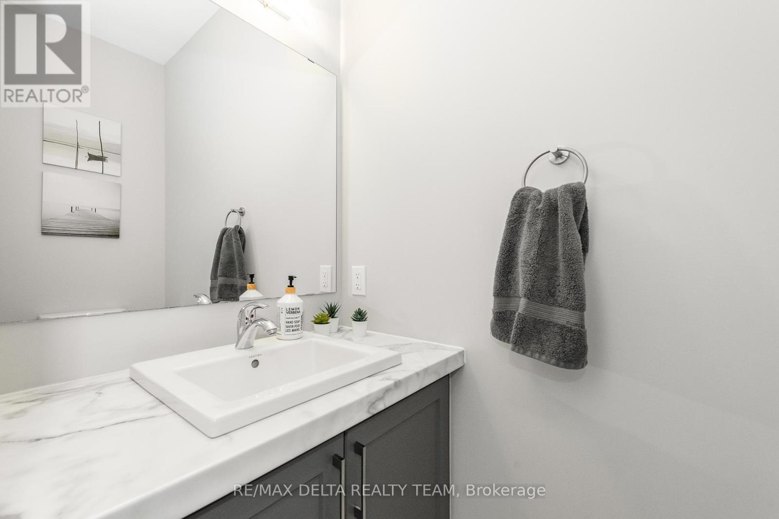 688 Geneva Crescent, Russell, Ontario  K0A 1W0 - Photo 7 - X12449379