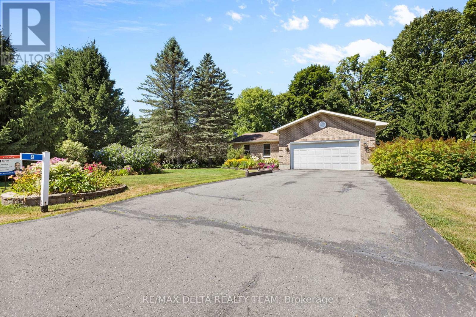 9 Lasalle Street, Clarence-Rockland, Ontario  K4K 1K7 - Photo 2 - X12449389