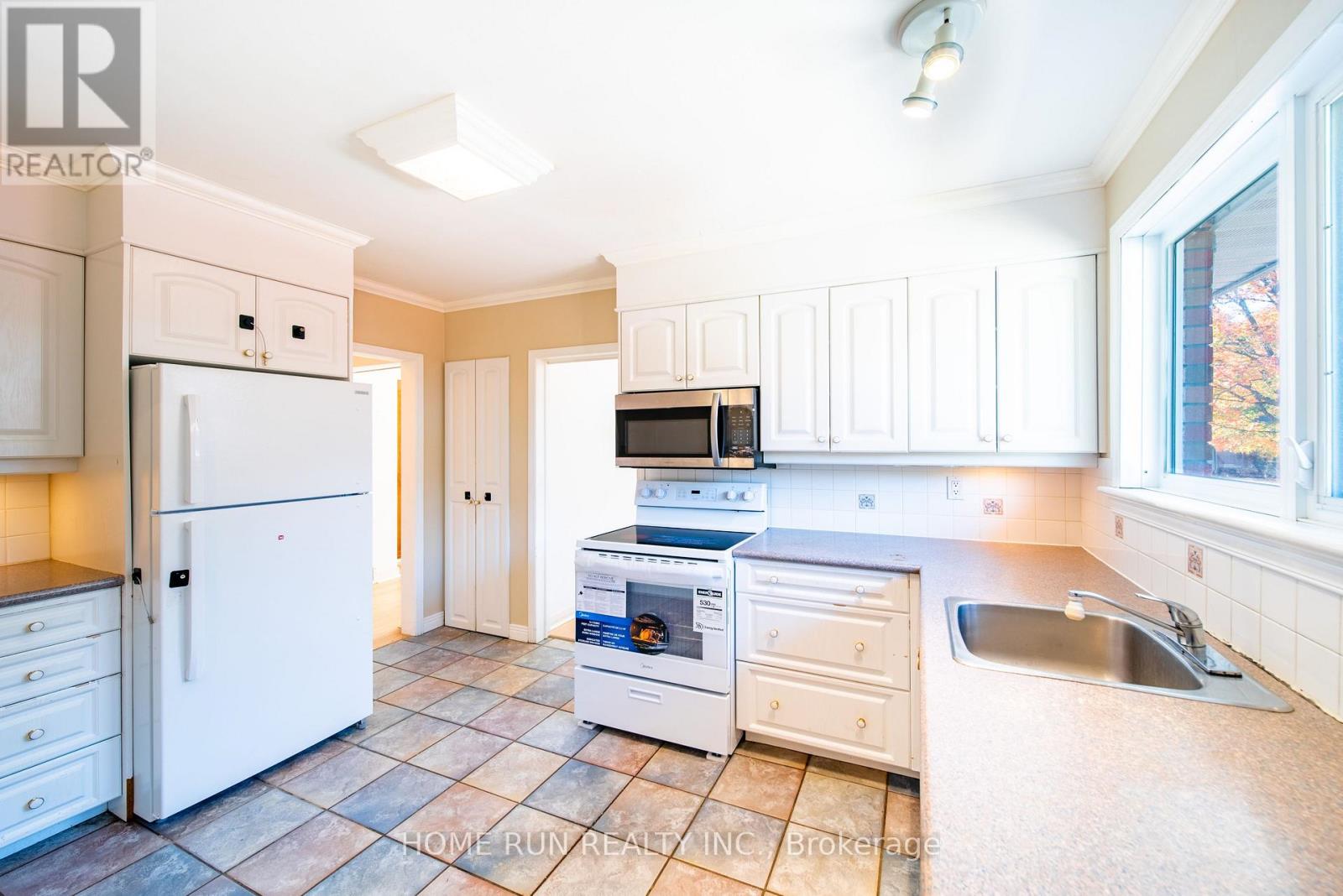 533 Browning Avenue, Ottawa, Ontario  K1G 0T3 - Photo 10 - X12449444