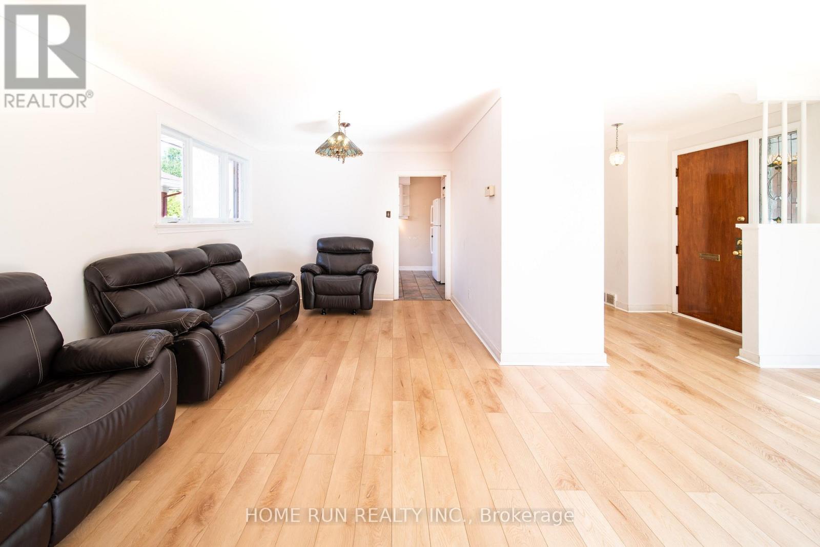 533 Browning Avenue, Ottawa, Ontario  K1G 0T3 - Photo 3 - X12449444
