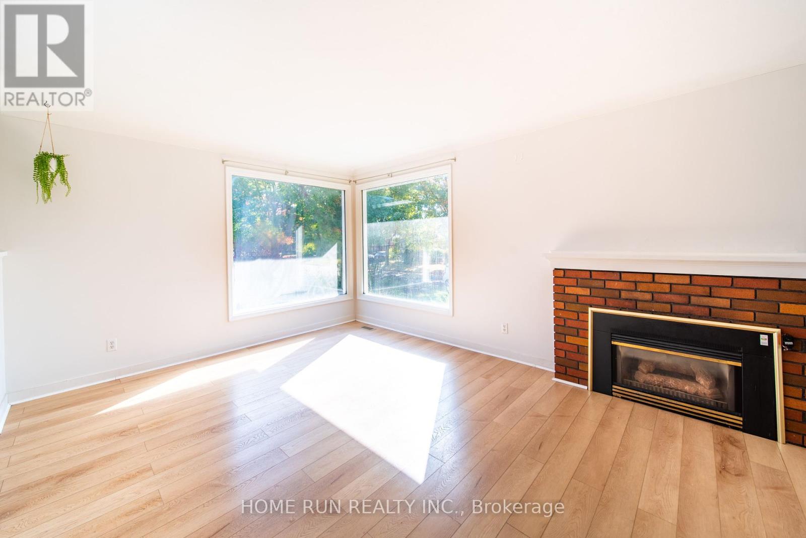 533 Browning Avenue, Ottawa, Ontario  K1G 0T3 - Photo 4 - X12449444