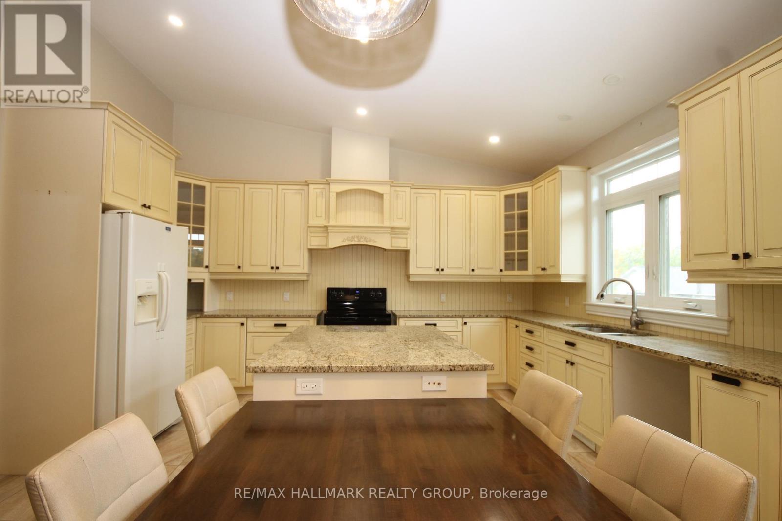 4 Mineview Road, Whitewater Region, Ontario  K0J 1Y0 - Photo 5 - X12449448