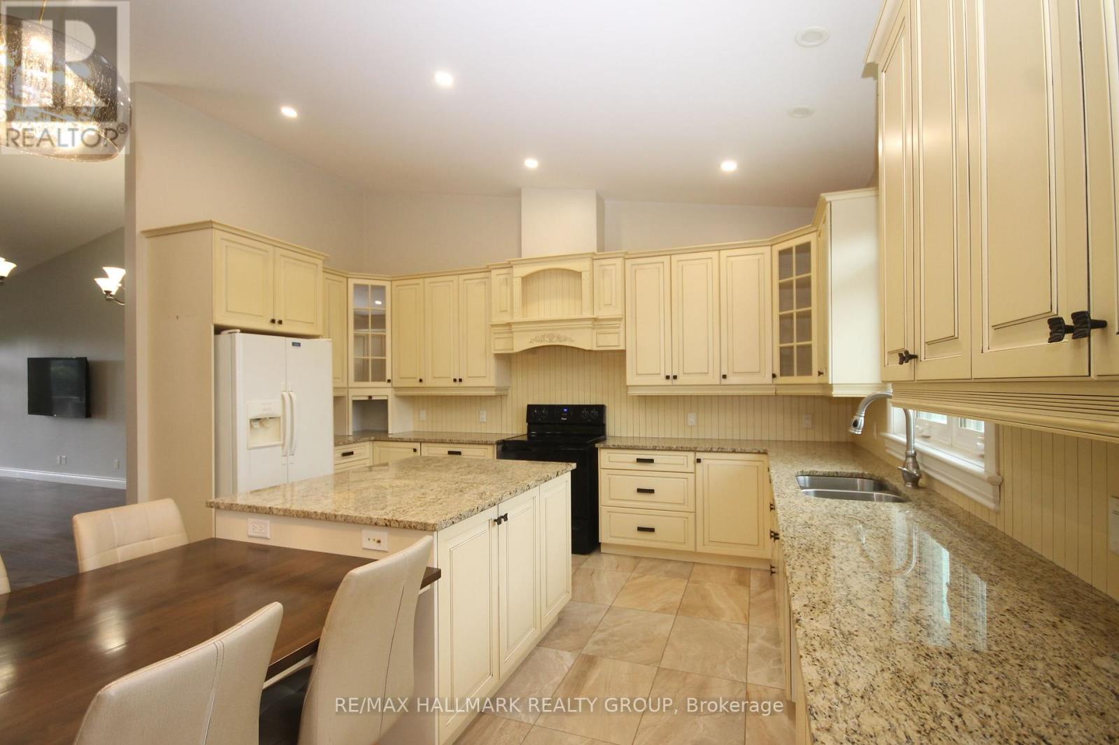 4 Mineview Road, Whitewater Region, Ontario  K0J 1Y0 - Photo 6 - X12449448