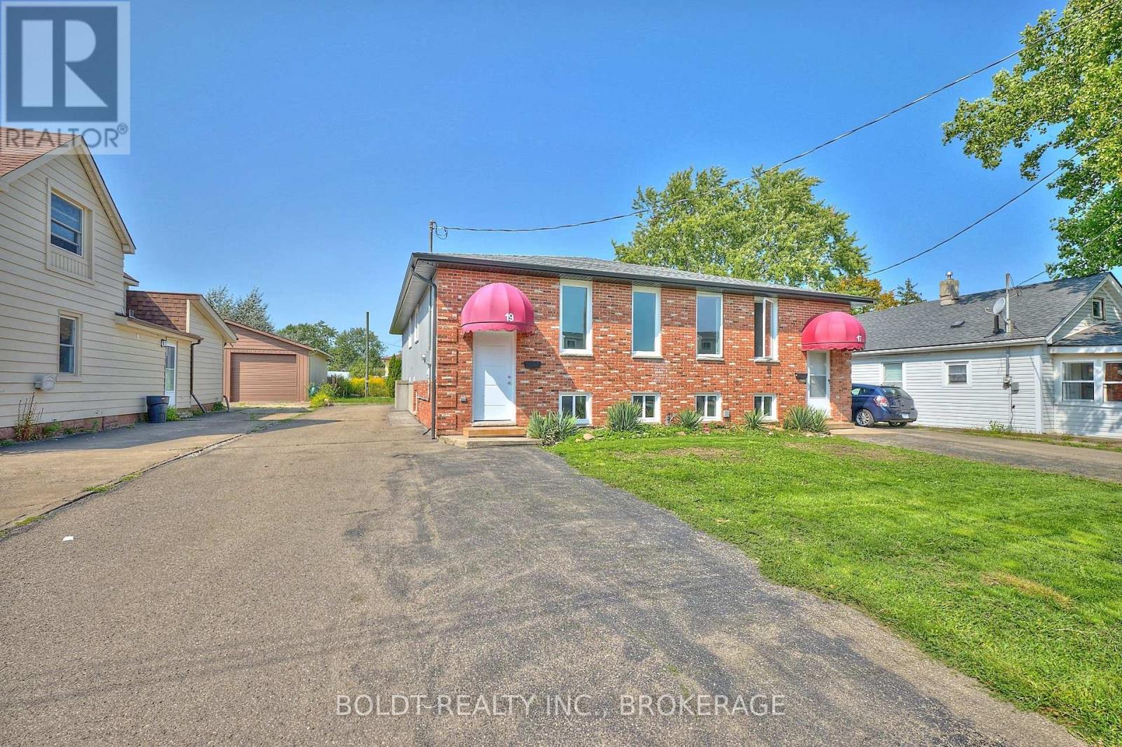 19 COLBORNE STREET, Thorold, Ontario