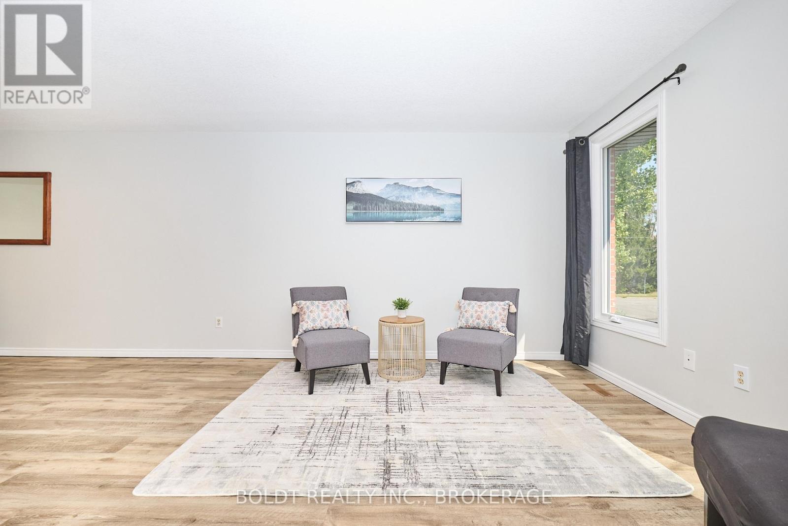 19 Colborne Street, Thorold, Ontario  L2V 3P8 - Photo 10 - X12449385