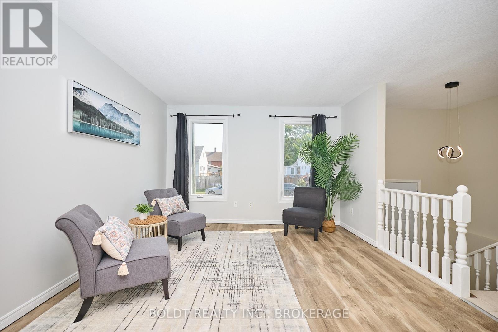 19 Colborne Street, Thorold, Ontario  L2V 3P8 - Photo 8 - X12449385