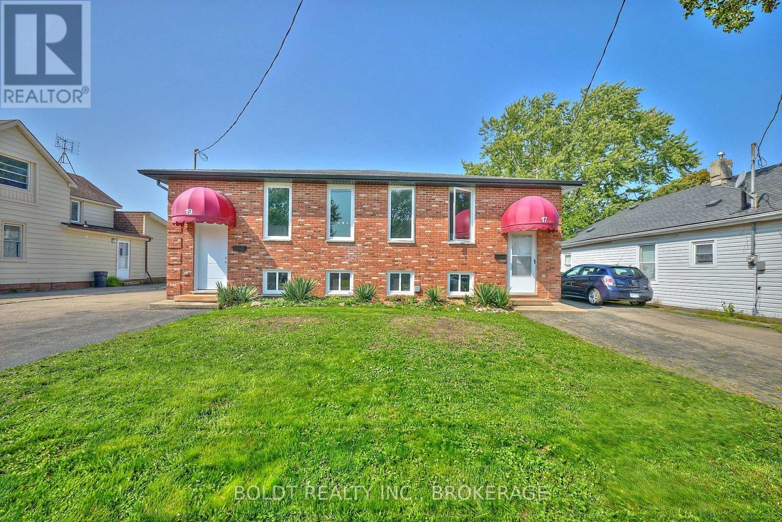 17-19 Colborne Street, Thorold, Ontario  L2V 3P8 - Photo 1 - X12449388