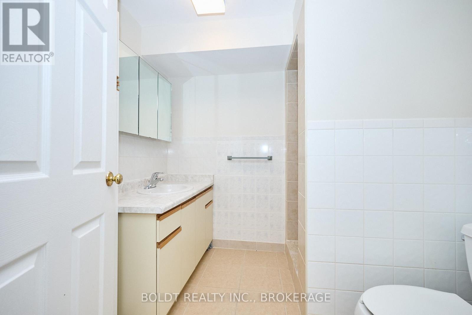 17-19 Colborne Street, Thorold, Ontario  L2V 3P8 - Photo 16 - X12449388