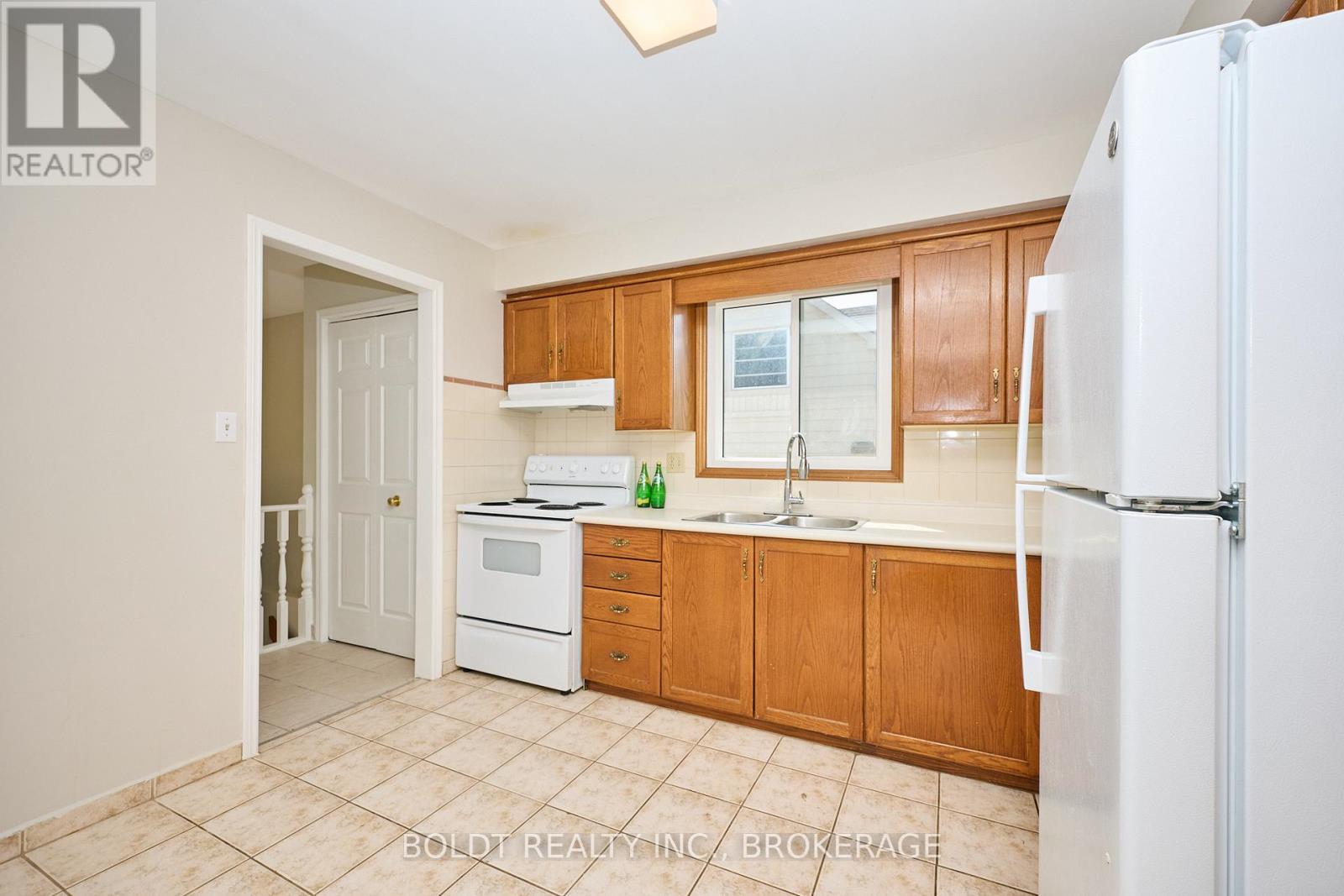 17-19 Colborne Street, Thorold, Ontario  L2V 3P8 - Photo 6 - X12449388